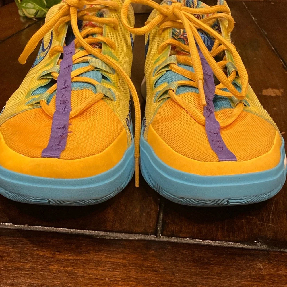 Youth Size 5.5 Nike Kyrie Flytrap Kaleidoscope Basketball Shoes (ABBA) - Picture 7 of 14